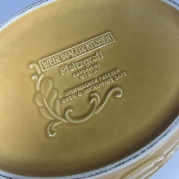 Pfaltzgraff WEIR IN YOUR KITCHEN Yellow Casserole Baking Dish With Lid - Picture 9 of 9